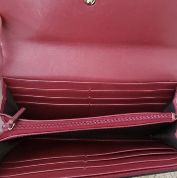 100% Auth Gucci Lovely Patent Bifold Wallet - Picture 5 of 8